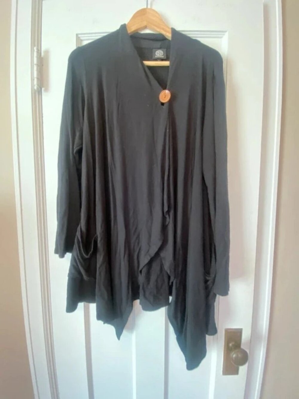 Women’s black open front cardigan bobeau size large